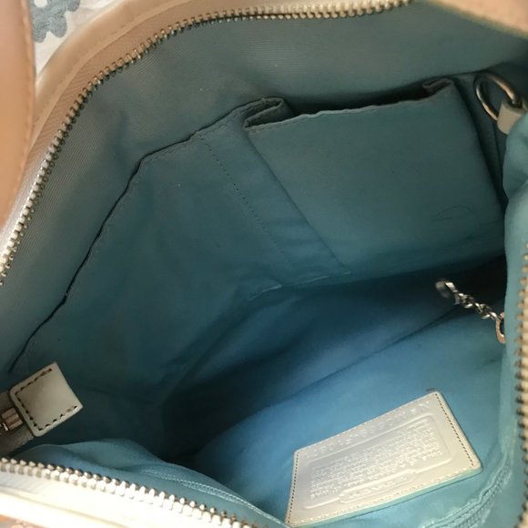 Authentic COACH White Suede Floral Bee Crossbody - Picture 3 of 5